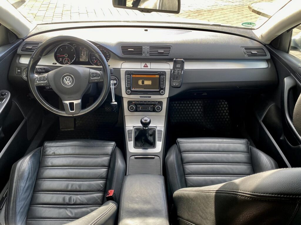 VW Passat 2.0 TDI HIGHLINE Германия Сервизна История - 1