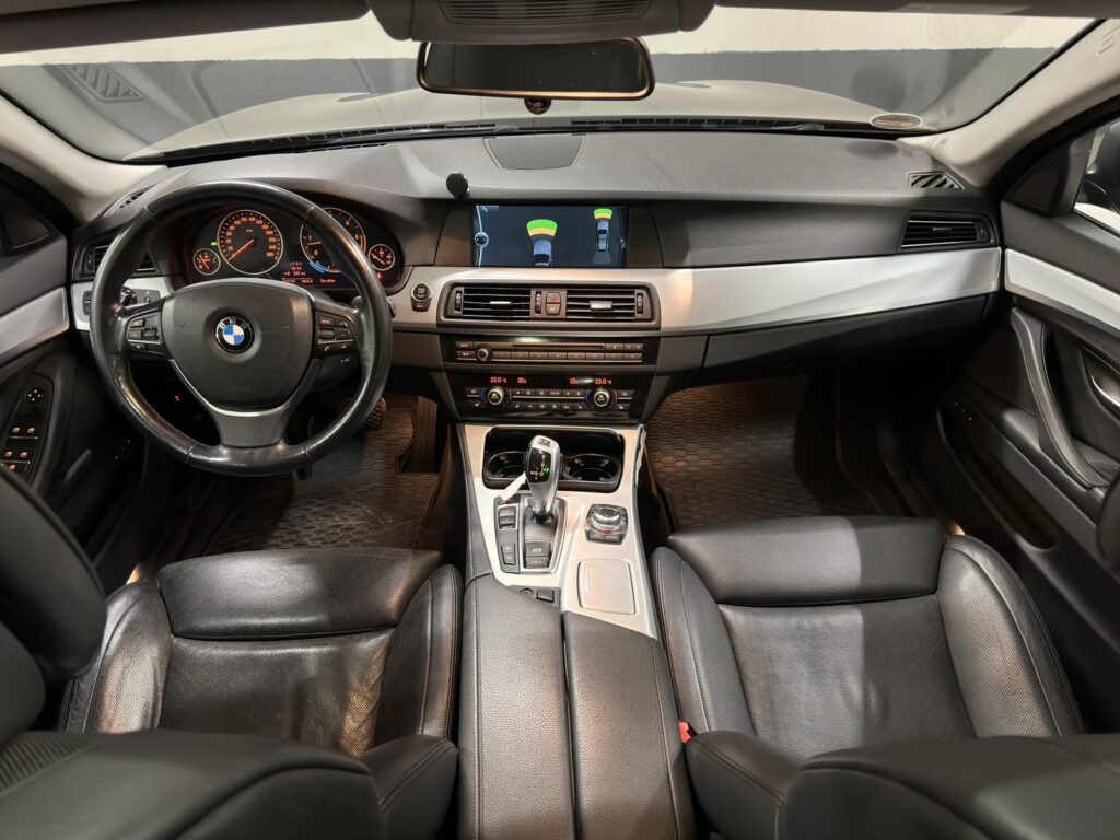 BMW 530 xDrive * panorama * 1 собственик * сервизна история - 5