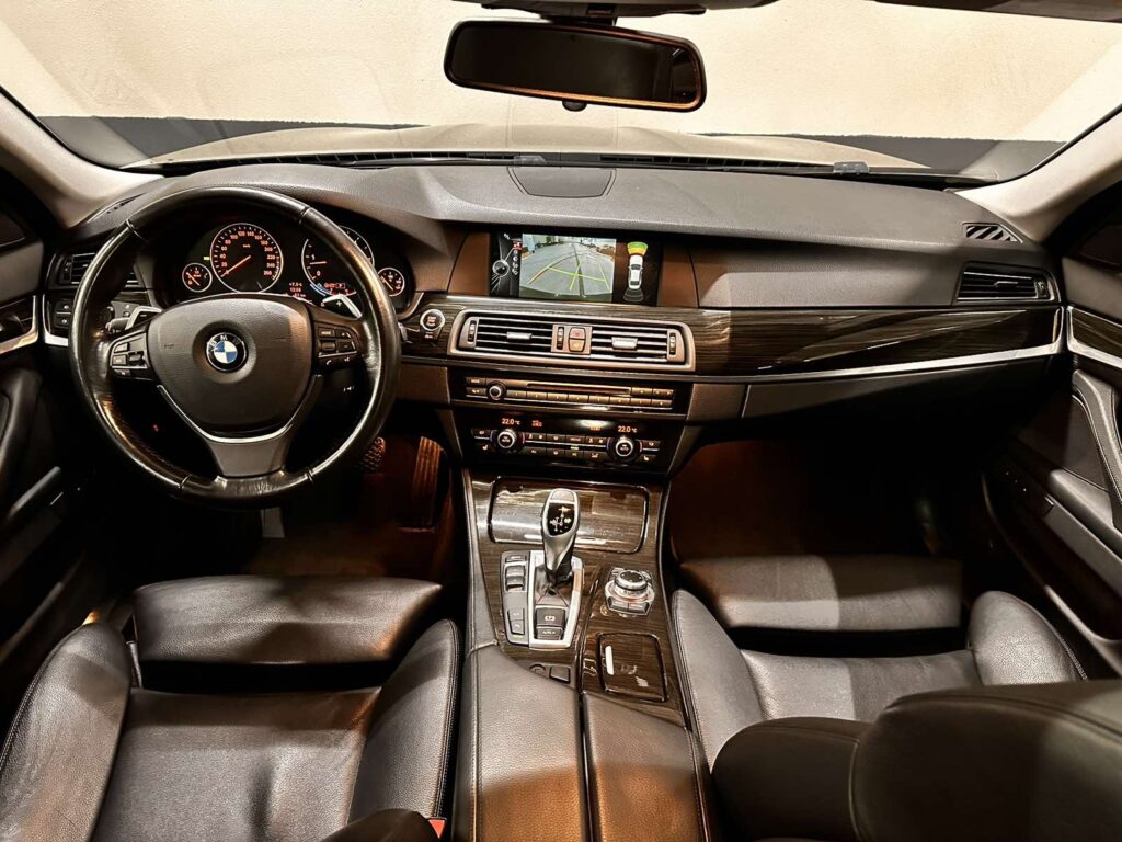 BMW 530 d СЕРВИЗНА ИСТОРИЯ КОМФОРТЕН САЛОН КАМЕРА KEYLESS - 12