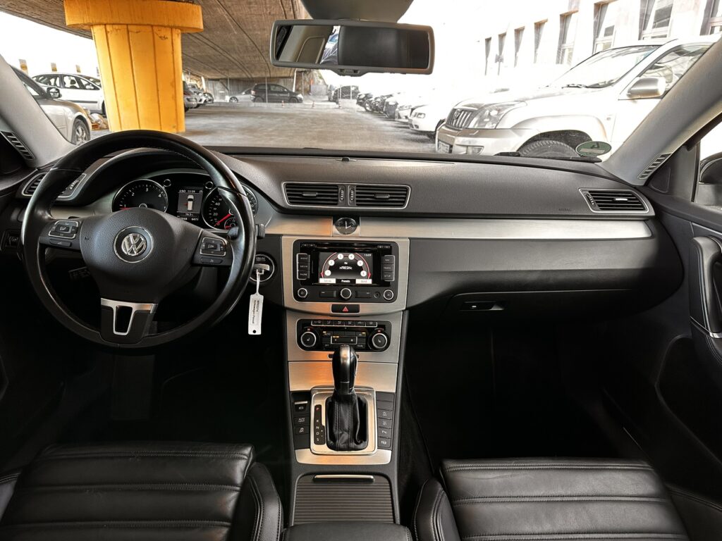Volkswagen Passat 2.0 TDI Highline BlueMotion - 40