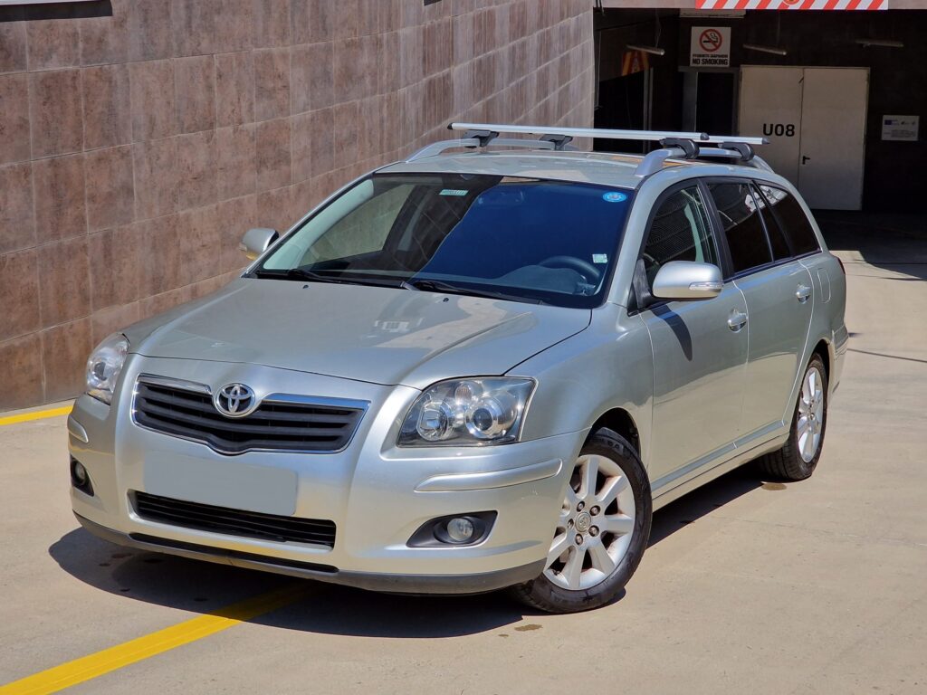 Toyota Avensis 2.2 Facelift - 18