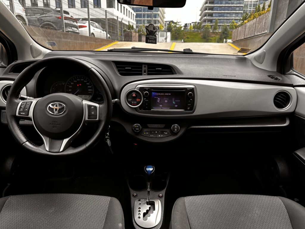 Toyota Yaris 1.5 - 38