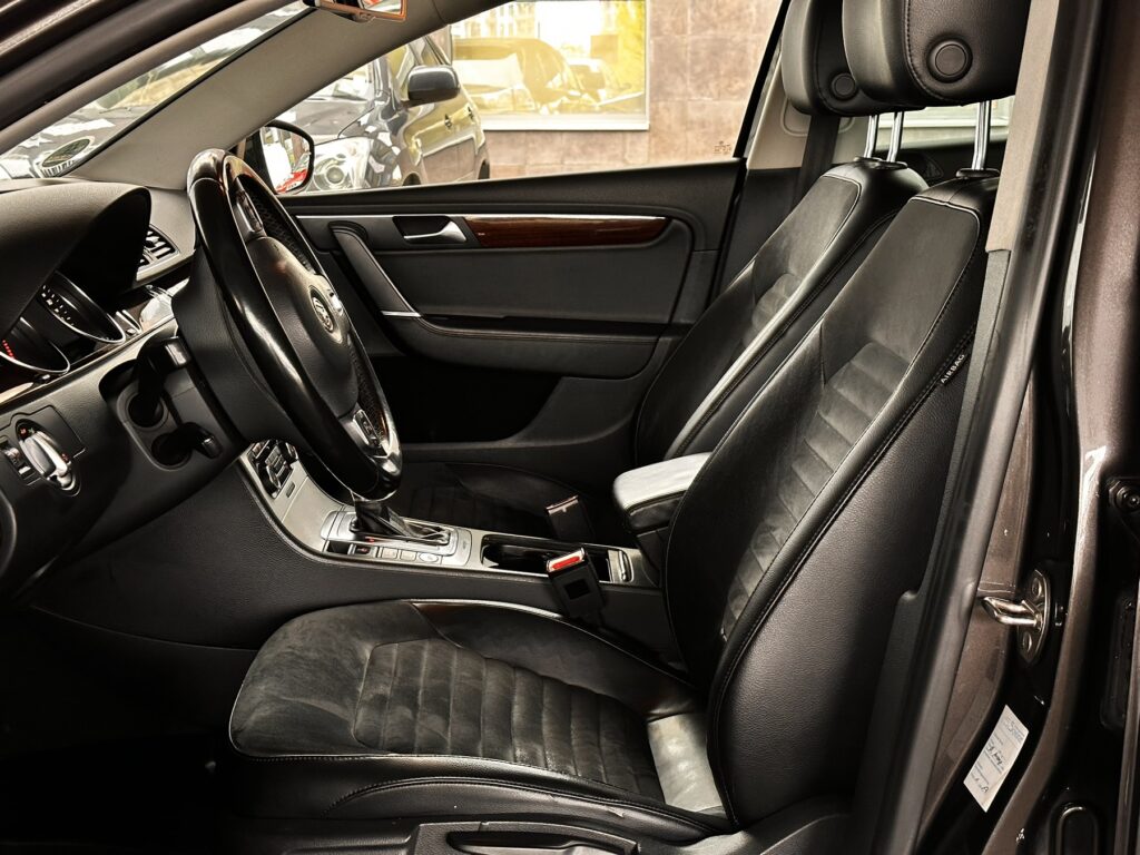 Volkswagen Passat 2.0 TDI Highline - 24
