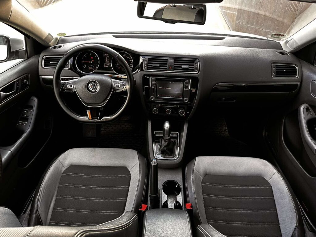 VW Jetta 2.0 TDI HIGHLINE - 25