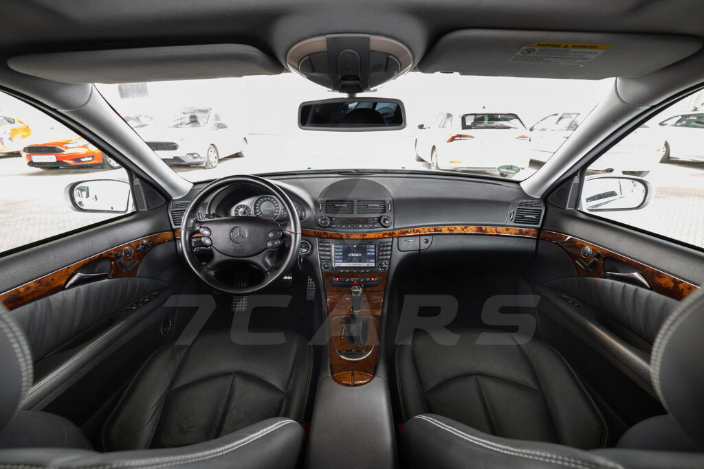 Mercedes-Benz E500 - 26