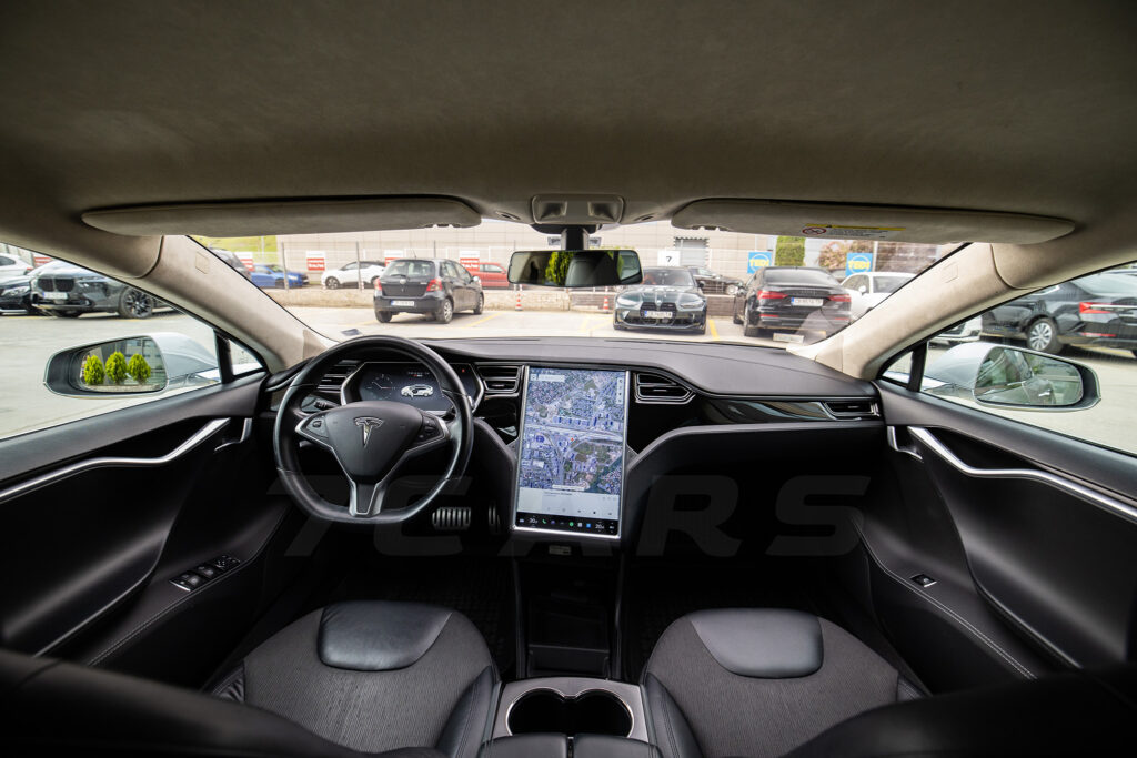Tesla Model S P85 - 26