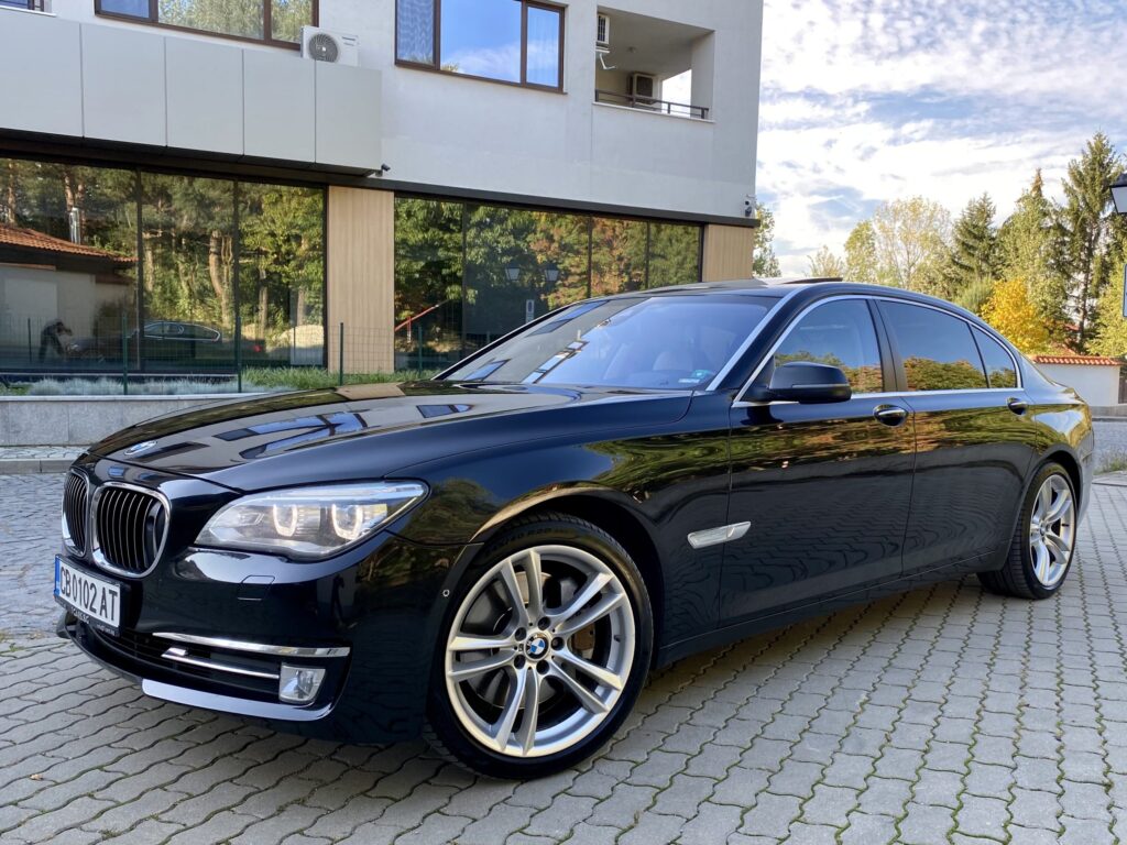 BMW 750 dL * xDrive * Дълга БАЗА * Сервизна История * НОВ ДВИГАТЕЛ - 35
