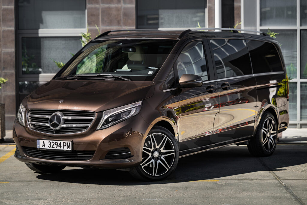 Mercedes-Benz V250 - 1