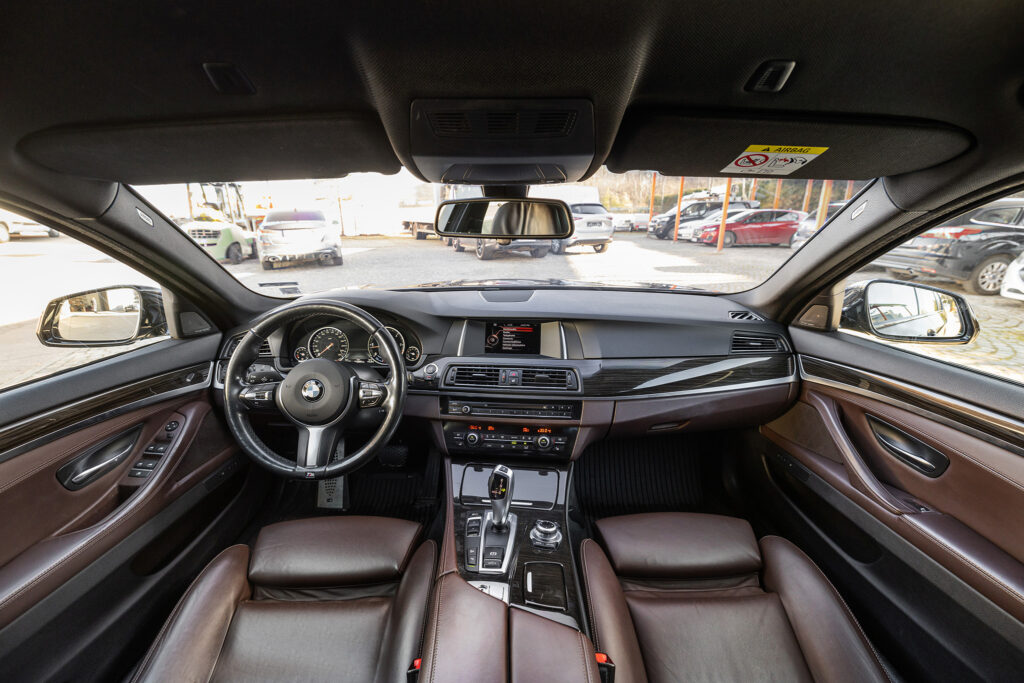 BMW 520d xDrive *M ПАКЕТ*ПЪРВИ СОБСТВЕНИК*ПЪЛНА ИСТОРИЯ В БМВ* - 8