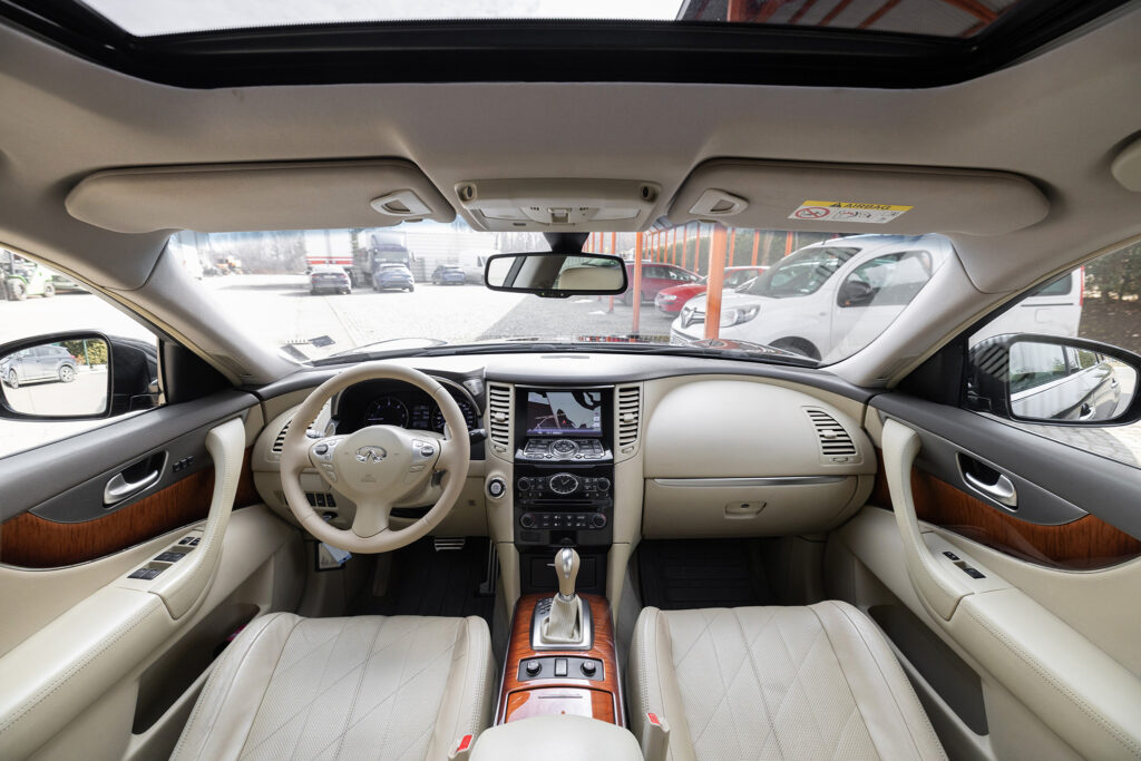 Infiniti QX70 3.0 V6 Diesel 4x4 - 9